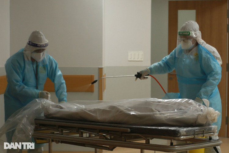 Đêm trắng tại thành trì cuối cùng chiến đấu với Covid-19 ở TPHCM - 15