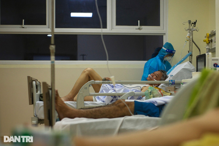 Đêm trắng tại thành trì cuối cùng chiến đấu với Covid-19 ở TPHCM - 8
