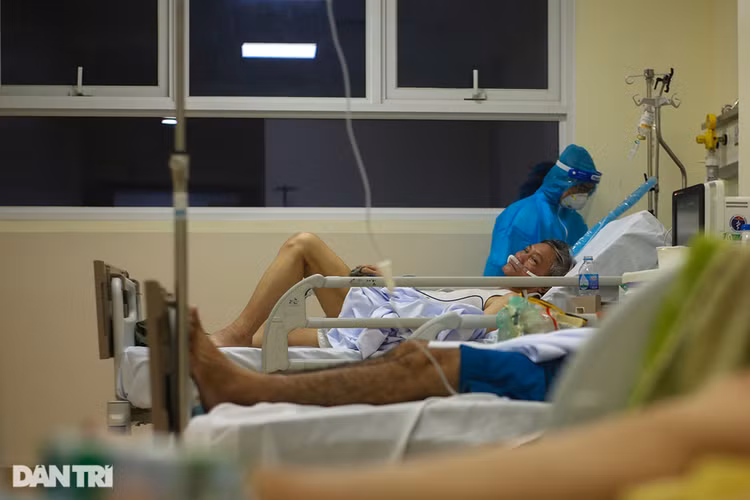 Đêm trắng tại thành trì cuối cùng chiến đấu với Covid-19 ở TPHCM - 8