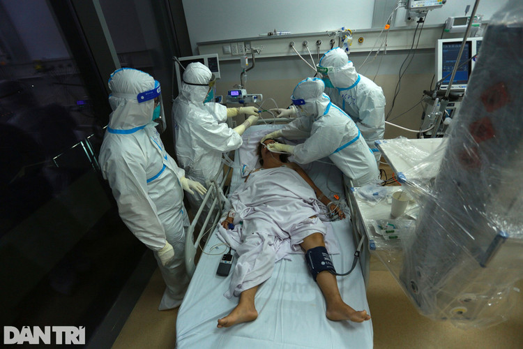 Đêm trắng tại thành trì cuối cùng chiến đấu với Covid-19 ở TPHCM - 1