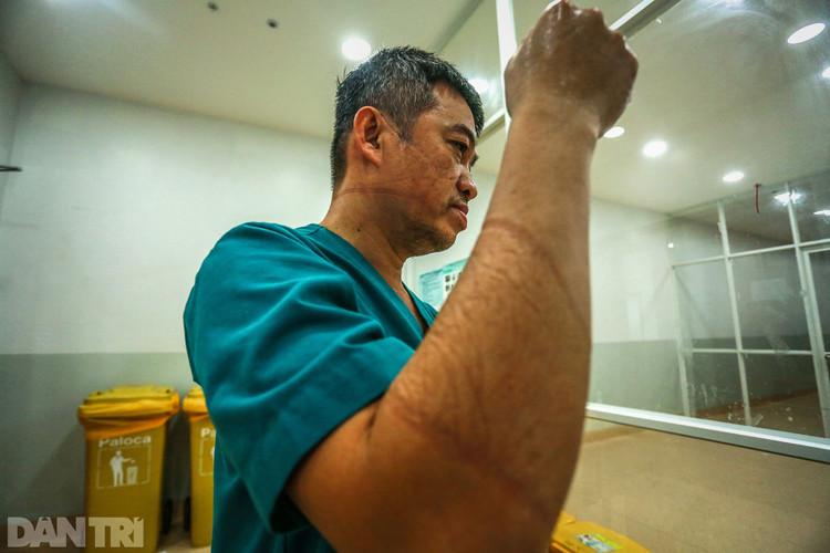 Đêm trắng tại thành trì cuối cùng chiến đấu với Covid-19 ở TPHCM - 21