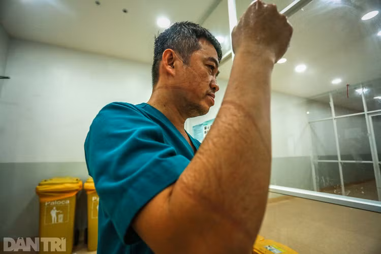 Đêm trắng tại thành trì cuối cùng chiến đấu với Covid-19 ở TPHCM - 21