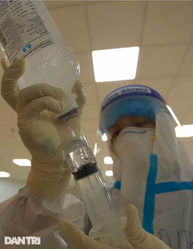 Đêm trắng tại thành trì cuối cùng chiến đấu với Covid-19 ở TPHCM - 10