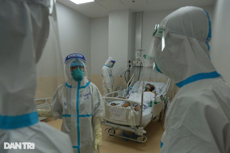 Đêm trắng tại thành trì cuối cùng chiến đấu với Covid-19 ở TPHCM - 6