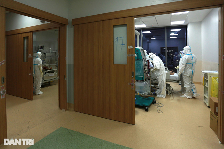 Đêm trắng tại thành trì cuối cùng chiến đấu với Covid-19 ở TPHCM - 7