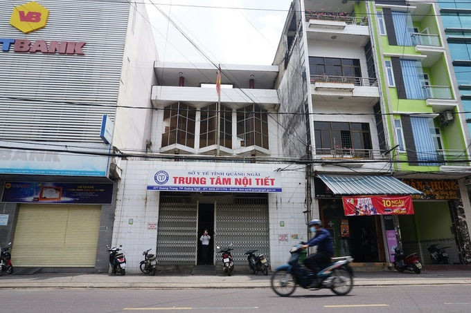 Văn phòng cũ của Sở Giao thông Vận tải ở số 477 đường Quang Trung đang được Sở Y tế mượn làm Trung tâm Nội tiết. Ảnh: Phạm Linh.