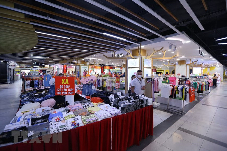 Hình ảnh các Trung tâm thương mại ở Hà Nội mở cửa đón khách trở lại ảnh 13