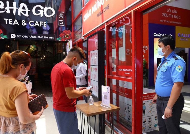 Hình ảnh các Trung tâm thương mại ở Hà Nội mở cửa đón khách trở lại ảnh 7