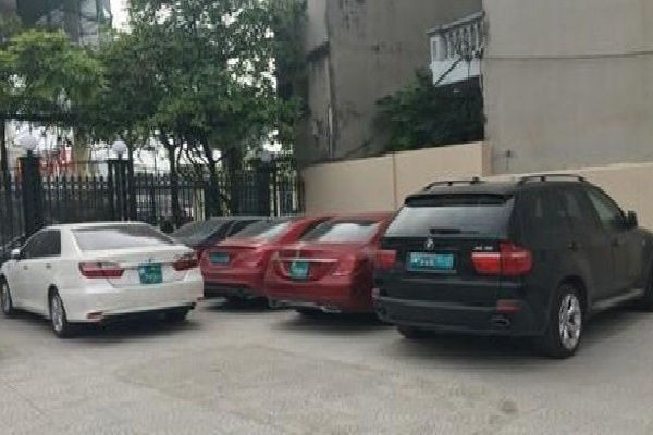 Từ vụ 2 xe Mercedes trùng BKS 'chạm mặt nhau' trên đường ở Hà Nội: Công an phá đường đây làm biển số giả