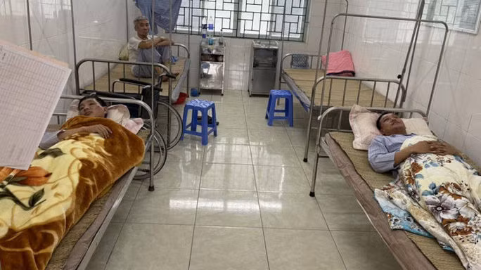 CLIP: Hai CSGT Hòa Bình vật lộn bắt giữ cặp vợ chồng buôn ma túy - Ảnh 2.