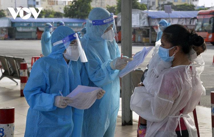 Hình ảnh hàng nghìn người dân được hỗ trợ rời TP.HCM về quê ảnh 9