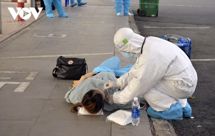 Hình ảnh hàng nghìn người dân được hỗ trợ rời TP.HCM về quê ảnh 8