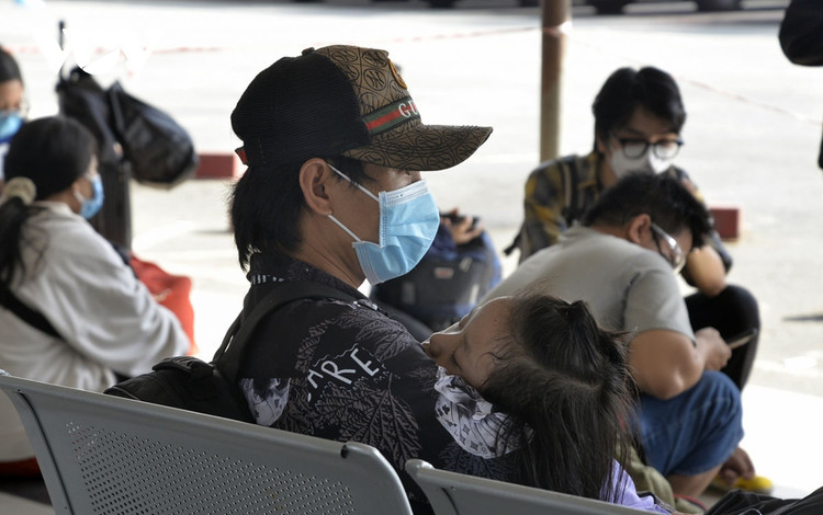 Hình ảnh hàng nghìn người dân được hỗ trợ rời TP.HCM về quê ảnh 18