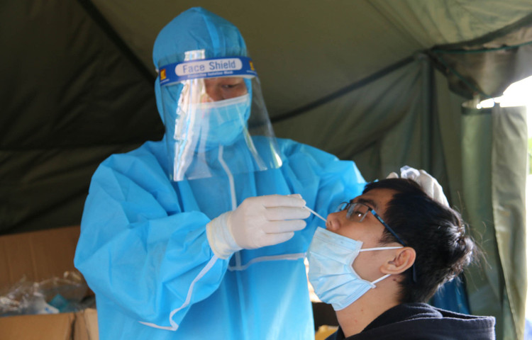 CSGT dan doan nguoi qua chot anh 5