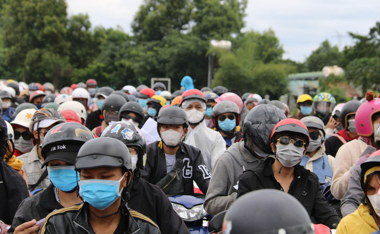 CSGT dan doan nguoi qua chot anh 6