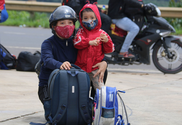 CSGT dan doan nguoi qua chot anh 7