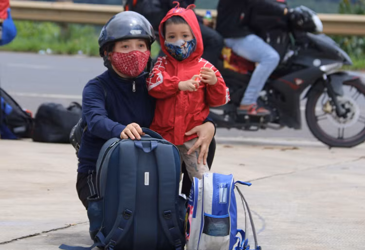 CSGT dan doan nguoi qua chot anh 7