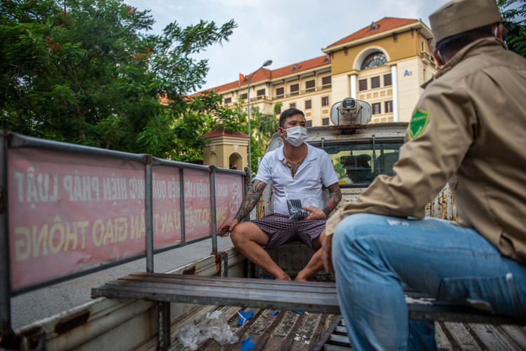Dich Covid-19 Ha Noi, gian cach xa hoi Ha Noi anh 3