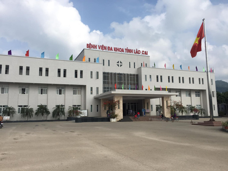 Lào Cai trải thảm đỏ, chi tiền tỷ mời giáo sư, tiến sĩ, bác sĩ về tỉnh - 1