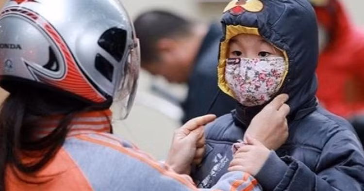 Vùng núi có băng tuyết, hàng trăm nghìn học sinh phải nghỉ tránh rét - 3