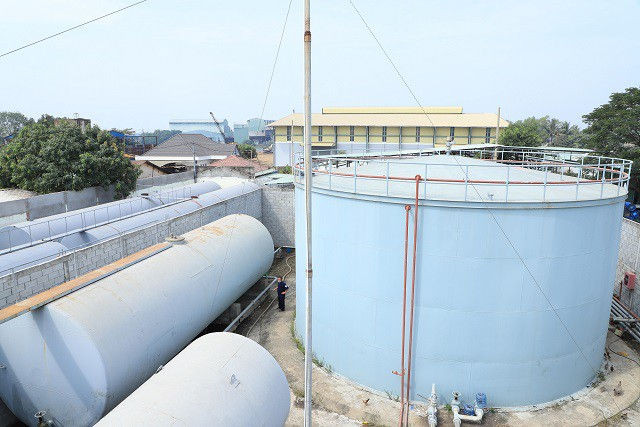 500 cảnh sát vây bắt đường dây làm xăng giả, thu giữ hơn 100 tỷ đồng tiền mặt - ảnh 3