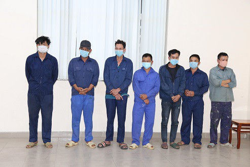 500 cảnh sát vây bắt đường dây làm xăng giả, thu giữ hơn 100 tỷ đồng tiền mặt - ảnh 4