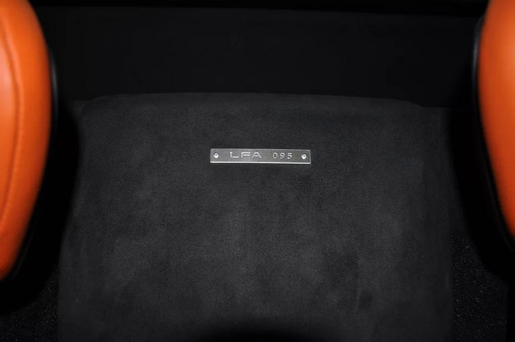 Sau 9 năm, Lexus LFA được rao bán với giá 15,6 tỷ đồng ảnh 10