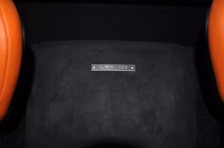 Sau 9 năm, Lexus LFA được rao bán với giá 15,6 tỷ đồng ảnh 10