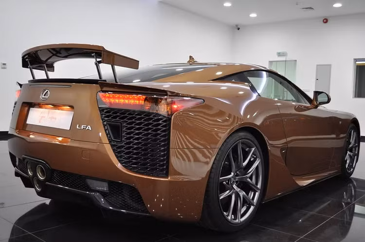 Sau 9 năm, Lexus LFA được rao bán với giá 15,6 tỷ đồng ảnh 2
