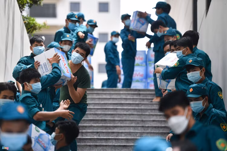 dich Covid-19 bung phat anh 3