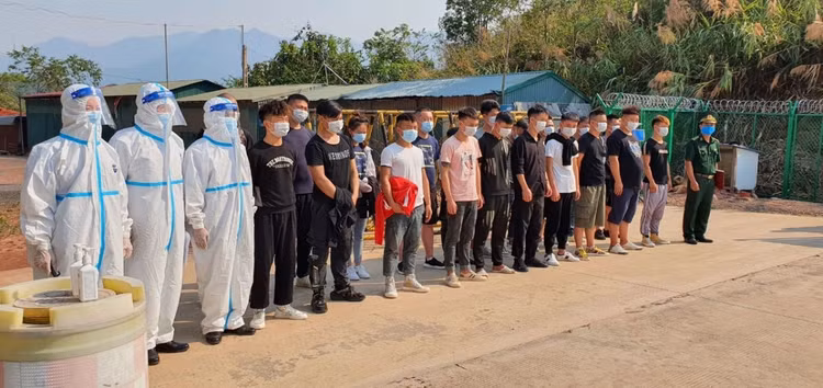 Bàn giao 20 người Trung Quốc nhập cảnh trái phép tại Điện Biên ảnh 2