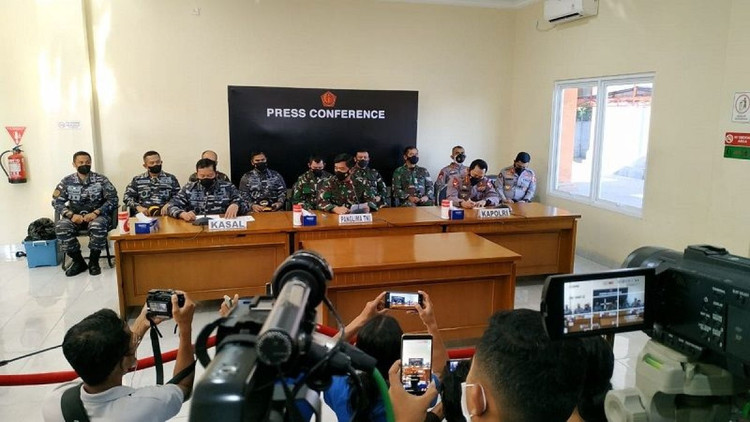 Họp báo về chiếc tàu ngầm bị chìm. Nguồn: Bali News