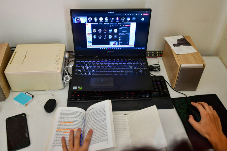 Hoc sinh TP.HCM tro lai truong anh 2