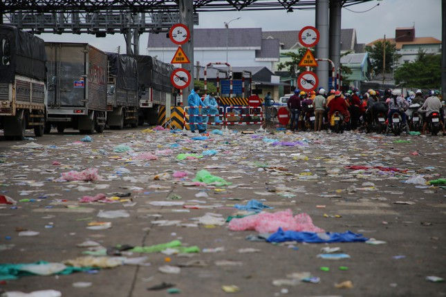 Tính đến trưa ngày 3/10, An Giang tiếp nhận khoảng 20.000 người tự phát trở về Các tỉnh miền Tây kiến nghị tạm ngưng cho người dân về quê tự phát ảnh 5