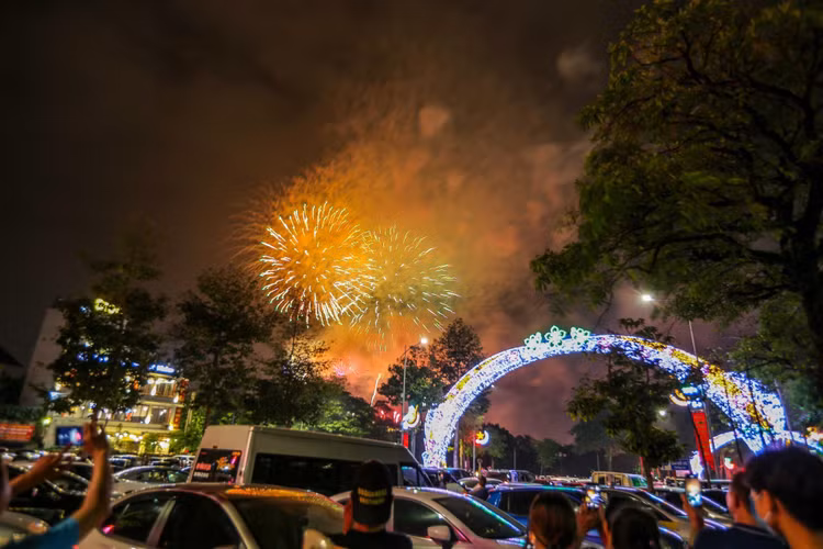 Pháo hoa rực sáng thành phố Việt Trì dịp Giỗ tổ Hùng Vương ảnh 6