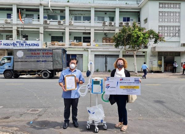 Chiến dịch ‘Breathe Again - Hồi sinh Nhịp thở’ chống Covid-19 của EuroCham đã ủng hộ 1 máy thở cho Bệnh viện Nguyễn Tri Phương TPHCM.