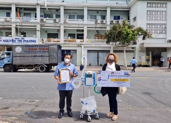 Chiến dịch ‘Breathe Again - Hồi sinh Nhịp thở’ chống Covid-19 của EuroCham đã ủng hộ 1 máy thở cho Bệnh viện Nguyễn Tri Phương TPHCM.