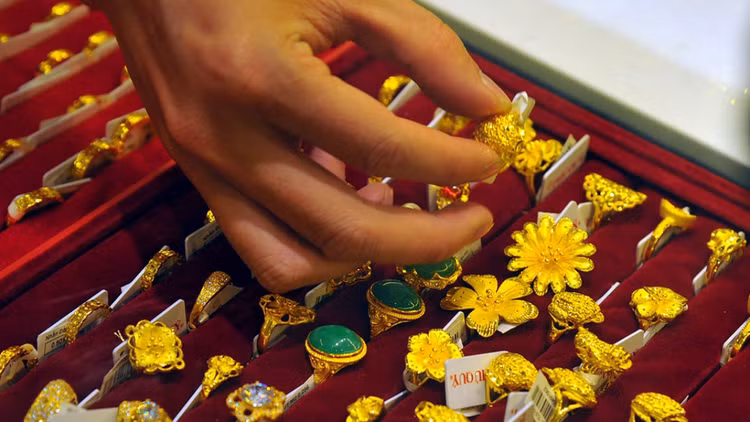 Giá vàng SJC tiếp đà tăng theo giá vàng thế giới ảnh 1