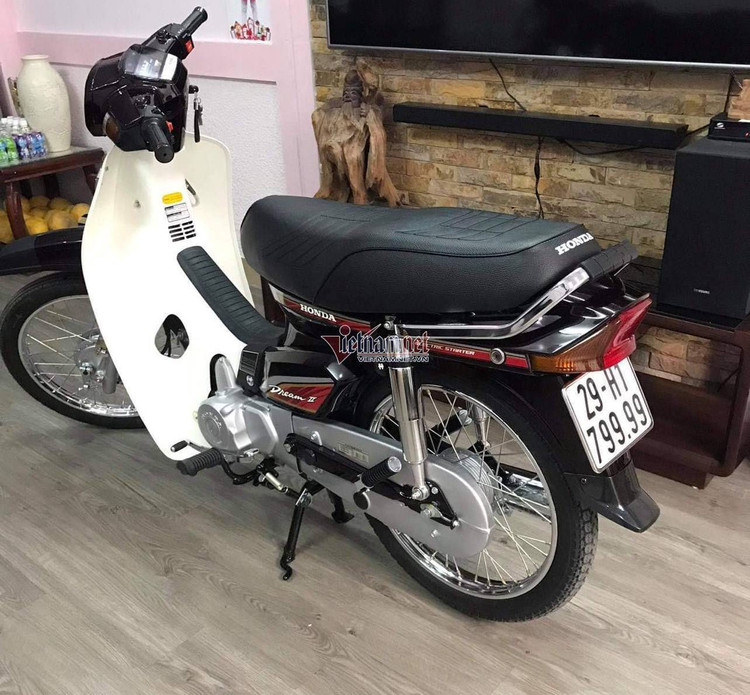 Bộ ba chiếc Honda Dream biển đẹp giá hơn 600 triệu của dân chơi Hà Nội