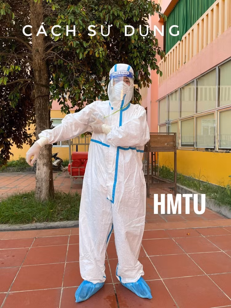 Lý do đội lấy mẫu tâm dịch Bắc Giang đeo túi đá trên người suốt ngày đêm