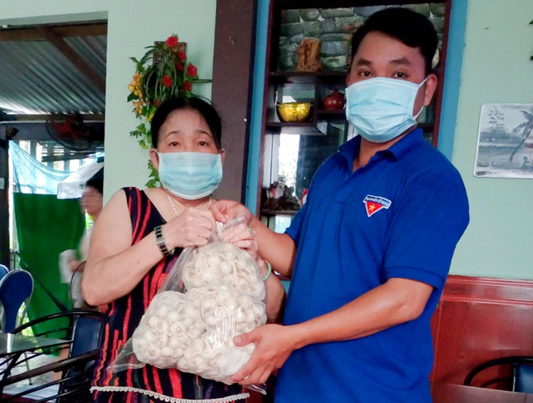 Tieu thu nong san Ly Son anh 2