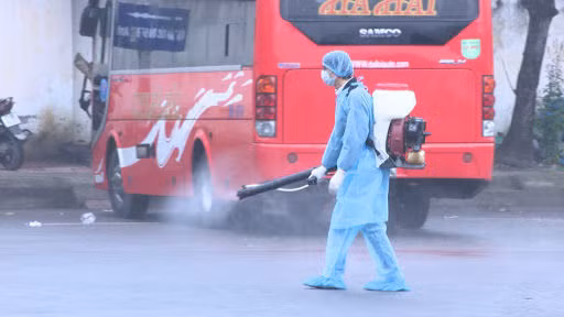 Cụ bà 79 tuổi mắc COVID-19, con trai và cháu nội cũng mắc bệnh ảnh 1