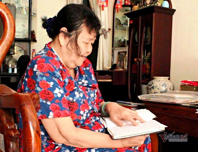 Bà cụ 40 năm nhặt ve chai, nuôi heo đất lo Tết cho người nghèo