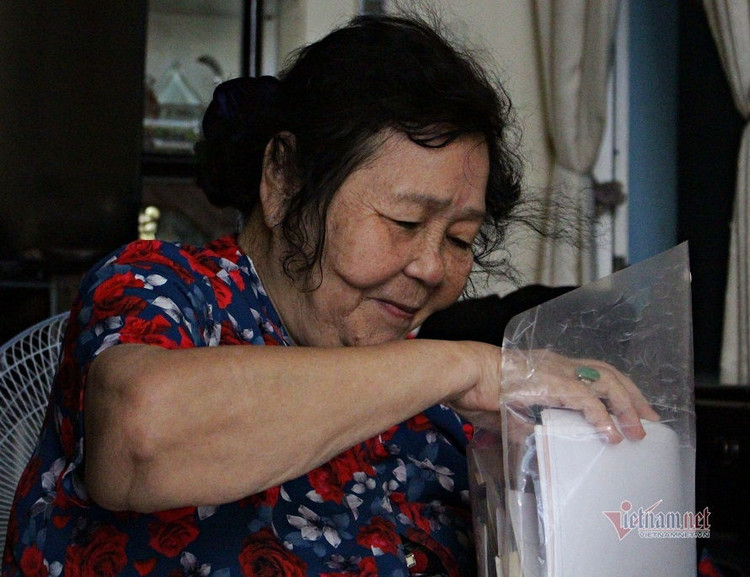 Bà cụ 40 năm nhặt ve chai, nuôi heo đất lo Tết cho người nghèo