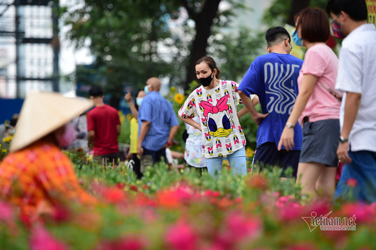 Nhật ký 30 Tết: Hà Nội bắn pháo hoa tầm cao đêm giao thừa