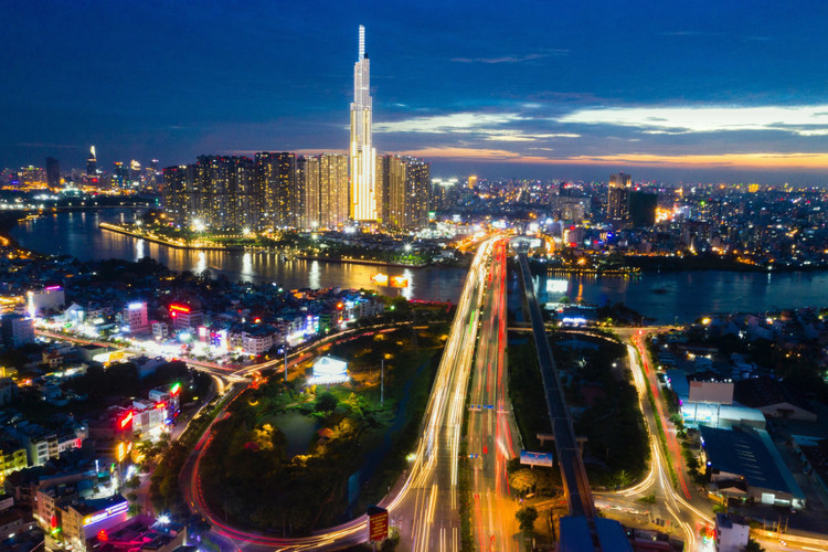 Những hoạt động nào ở TPHCM dự kiến được mở dần thời gian tới? - 1