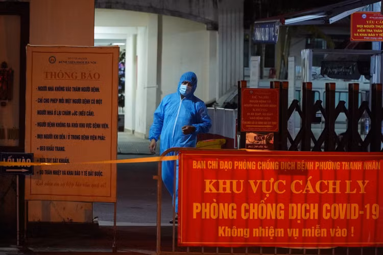 Bệnh viện Phổi Hà Nội phát hiện 9 ca dương tính SARS-CoV-2 - 1