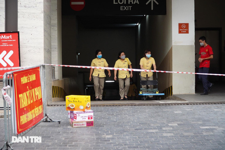 Hà Nội phong tỏa tạm thời Vincom Bà Triệu do ghi nhận ca nghi mắc Covid-19 - 2