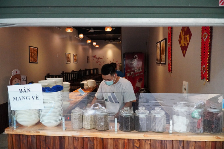 Hai Phong cho nha hang ban tai cho anh 1