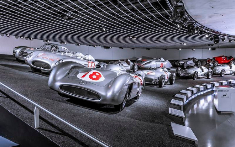 Bộ sưu tập xe mang tính di sản của các hãng ô tô nổi tiếng